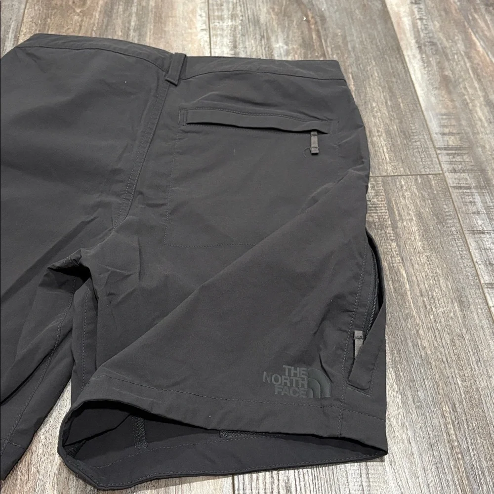 North Face Rolling Sun Shorts size 30
